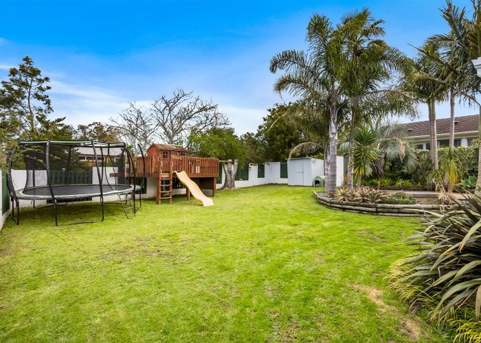 Free property data for 4 Towra Place, Botany Downs, Auckland homes.co.nz