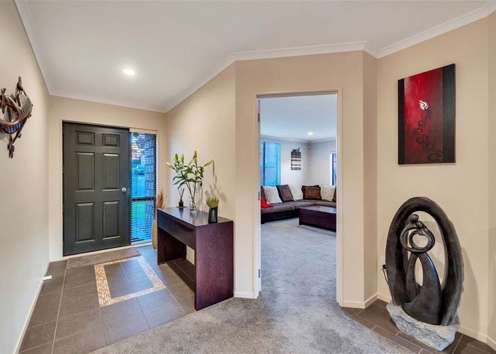  at 7 Sapperton Drive, Henderson, Auckland