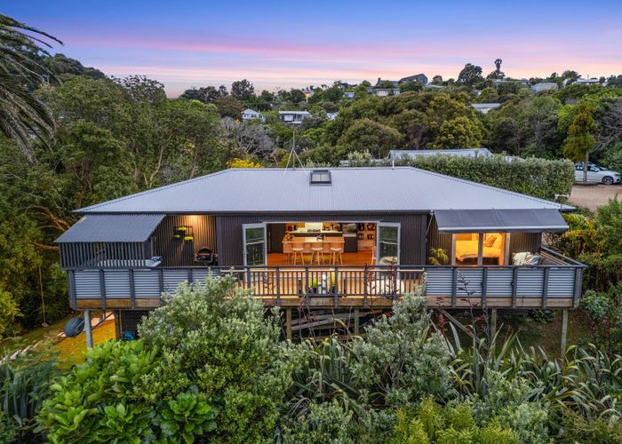 at 9 Lannan Road, Surfdale, Waiheke Island