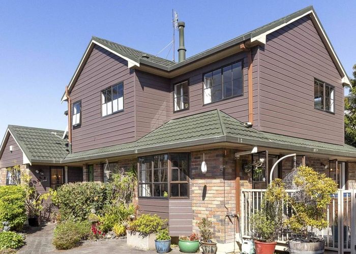  at 2/7 Gray Crescent, Torbay, Auckland