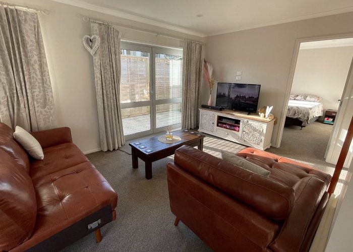  at 38 Powrie Street, Glenfield, Auckland