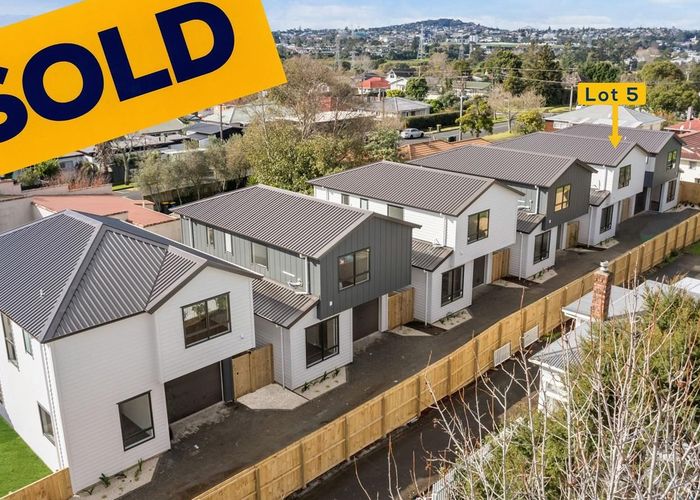  at 103E Lynwood Road, New Lynn, Auckland