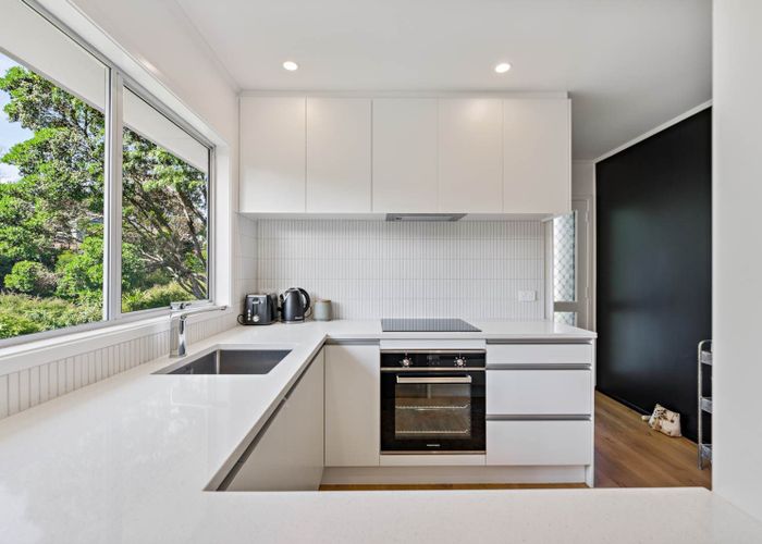  at 2/20 Scarlock Avenue, Browns Bay, North Shore City, Auckland