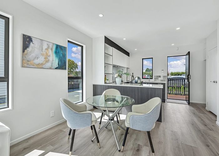  at 8/47 Beach Road, Te Atatu Peninsula, Waitakere City, Auckland