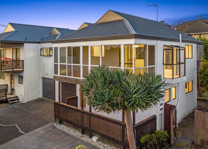  at 3/14 Wernham Place, Northcote, Auckland