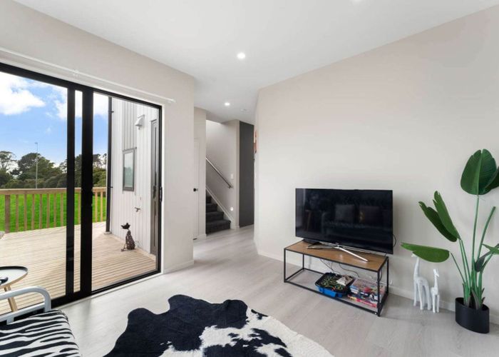  at 15D Granville Drive, Massey, Waitakere City, Auckland