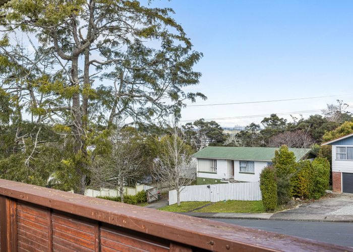  at 46 Easton Park Parade, Glenfield, North Shore City, Auckland