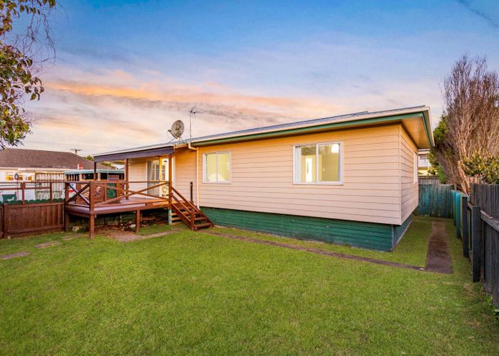  at 1/616 Te Atatu Road, Te Atatu Peninsula, Waitakere City, Auckland