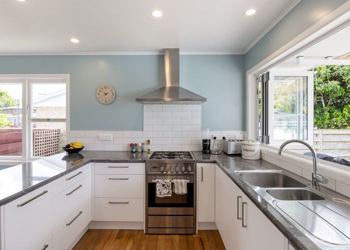  at 10 Paulette Place, Queenwood, Hamilton