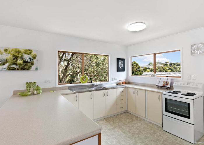  at 2/68 Glamorgan Drive, Torbay, Auckland
