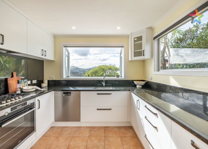  at 10 Summit Road, Fairfield, Lower Hutt, Wellington