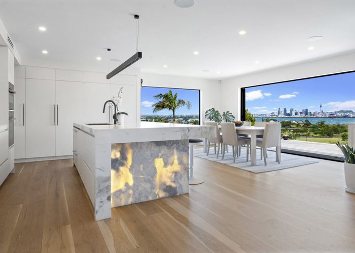  at 14D Howard Road, Northcote, Auckland