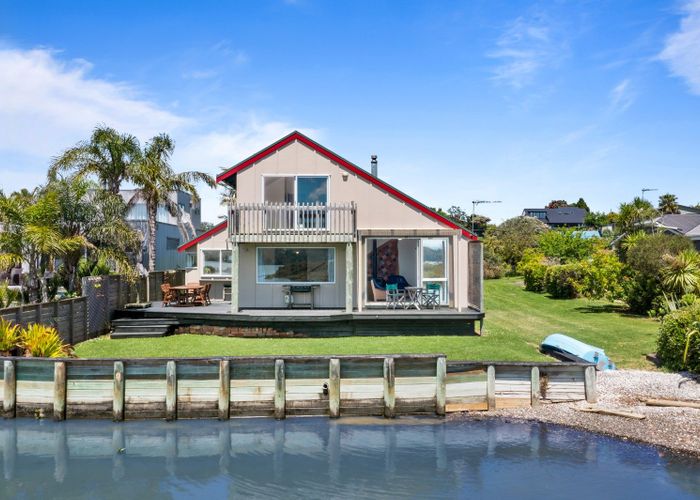  at 38 The Terrace, Herald Island, Auckland