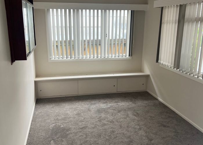  at 8 Hamilton Road, Papatoetoe, Auckland