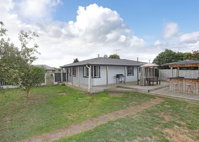  at 35 Flower Street, Bulls