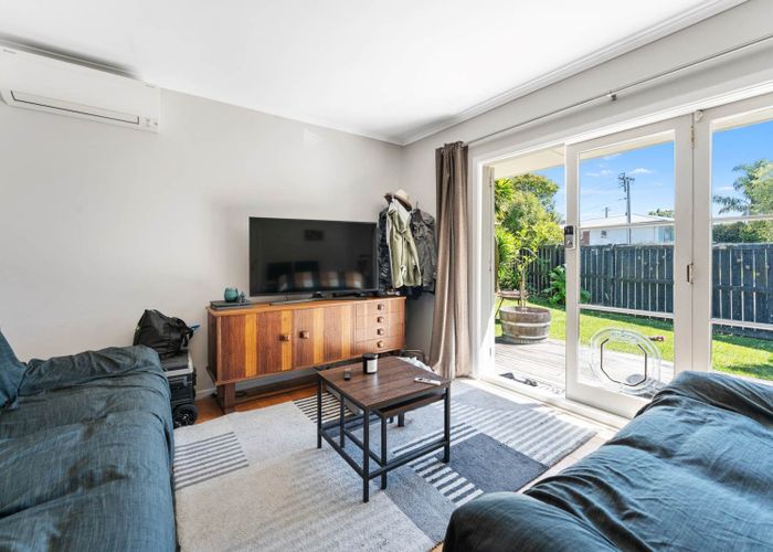  at 2/23A Becroft Drive, Forrest Hill, North Shore City, Auckland