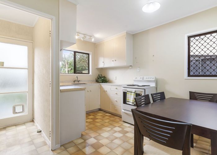  at 2/25 Ti Nana Cres, Henderson, Waitakere City, Auckland