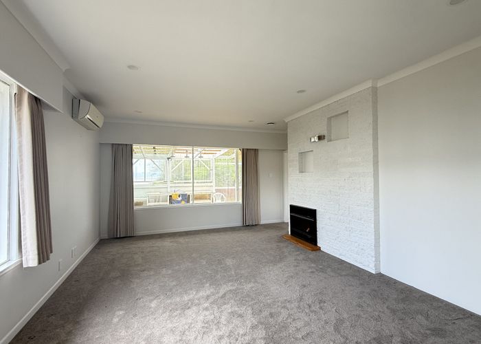  at 186 Rangatira Road, Beach Haven, Auckland