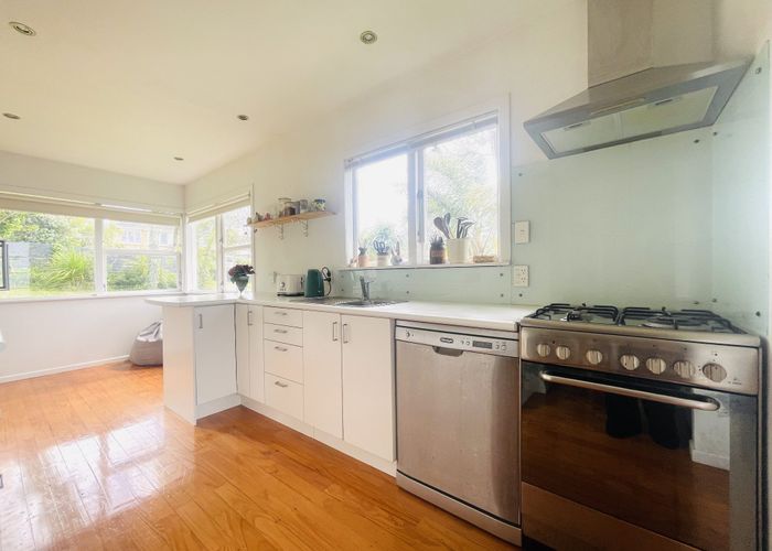  at 9 Dolbear street, Titirangi, Waitakere City, Auckland