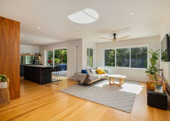  at 11 Westbourne Road, Murrays Bay, Auckland