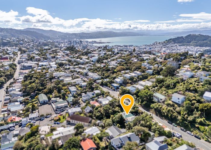  at 3 Lincoln Street, Brooklyn, Wellington, Wellington