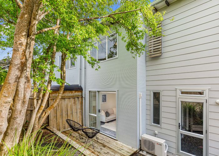  at 32 Albionvale Road, Glen Eden, Auckland