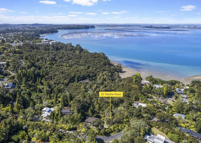  at 33 Takahe Road, Titirangi, Waitakere City, Auckland