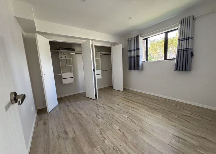  at 5b Glenford Lane, Te Atatu Peninsula, Waitakere City, Auckland
