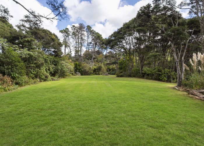  at 1210 Scenic Drive North, Swanson, Waitakere City, Auckland