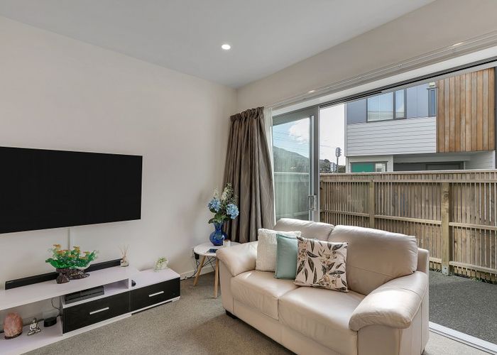  at 9/7 Handyside Street, Tawa, Wellington