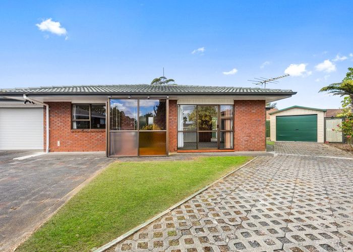  at 1/6 Annette Avenue, Te Atatu South, Waitakere City, Auckland