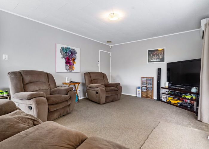 at 2/20 Landsdale Place, Massey, Waitakere City, Auckland