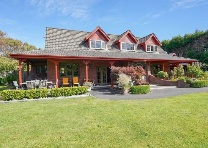  at 221 Dunns Road, Otatara