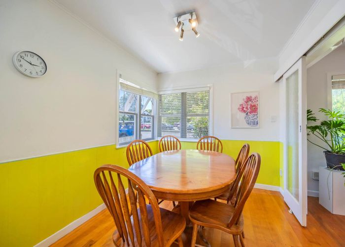  at 32 Chartwell Avenue, Glenfield, North Shore City, Auckland