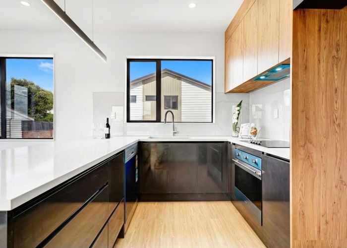  at 2/16 Binsted Road, New Lynn, Waitakere City, Auckland