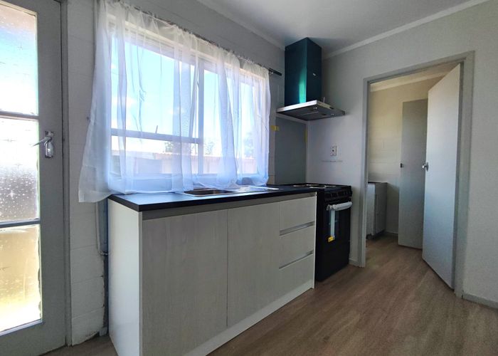  at 2 Paton Avenue, Te Atatu South, Auckland