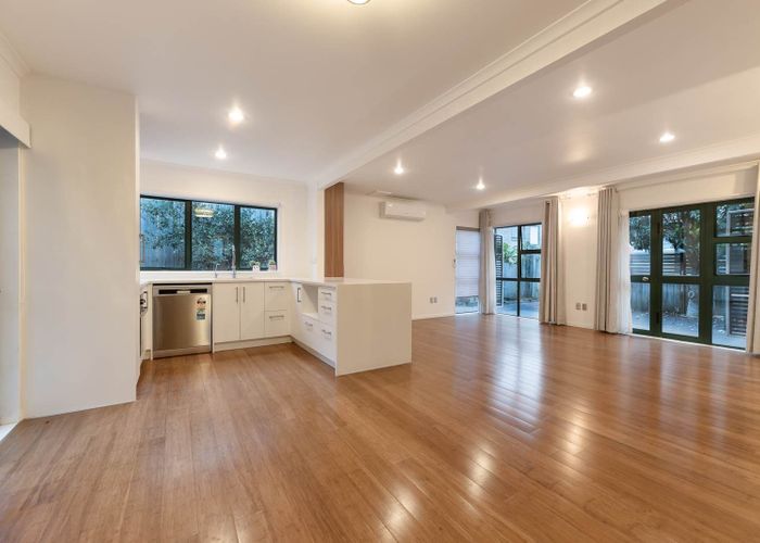  at 8 Marshall Laing Avenue, Mount Roskill, Auckland City, Auckland