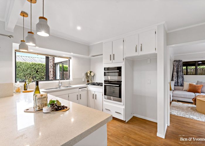  at 2/20 Kentigern Close, Pakuranga, Auckland