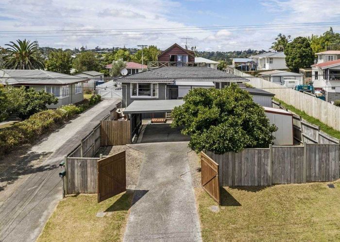  at 1/25 Fairclough Road, Beach Haven, North Shore City, Auckland