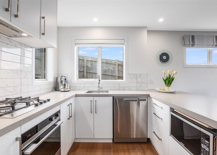  at 2 Tongariro Drive, Aotea, Porirua