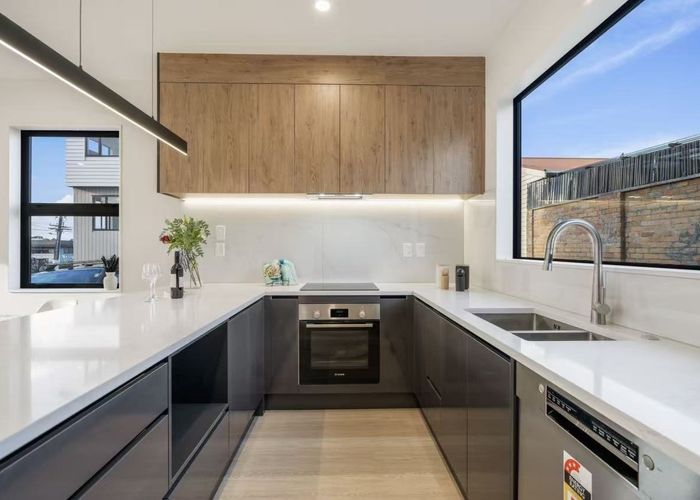  at 5/16 Binsted Road, New Lynn, Waitakere City, Auckland