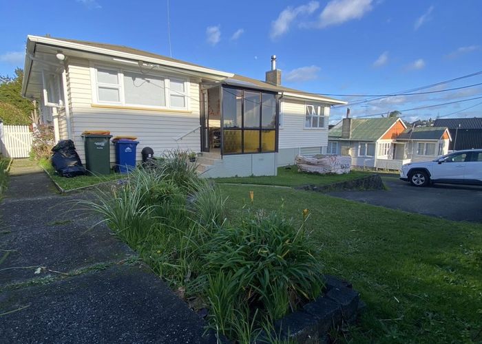  at 26 Kaipatiki Road, Glenfield, Auckland