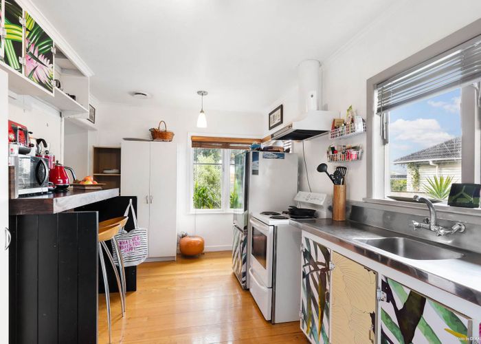  at 704B Te Atatu Road, Te Atatu Peninsula, Auckland