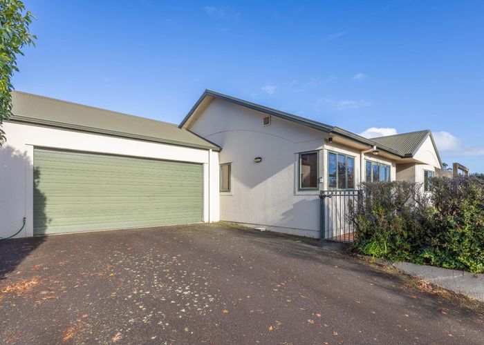  at 1 Sunnyhills Avenue, Glenview, Hamilton