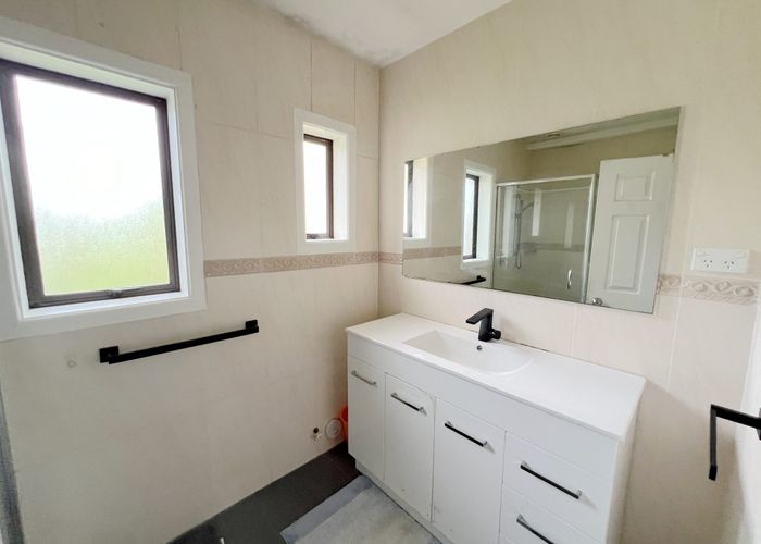  at 196 Robertson Rd, Mangere East, Manukau City, Auckland