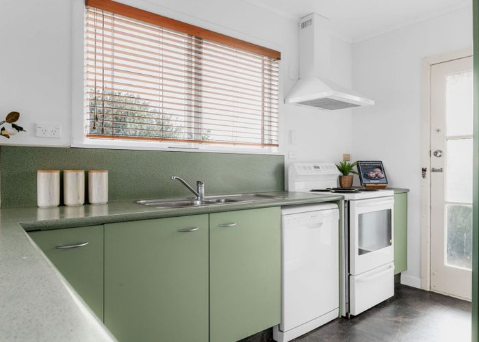  at 2 De Vere Crescent, Chartwell, Hamilton, Waikato