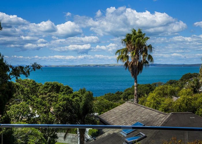  at 4/92 Churchill Road, Murrays Bay, North Shore City, Auckland