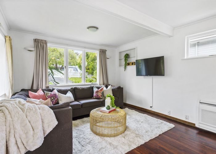  at 16 Wylie Avenue, Sunnynook, Auckland