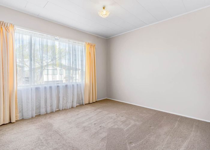  at 2/2B Yeoman Place, Howick, Manukau City, Auckland