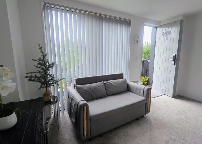  at 2/1 Matuhi Rise, Henderson, Waitakere City, Auckland